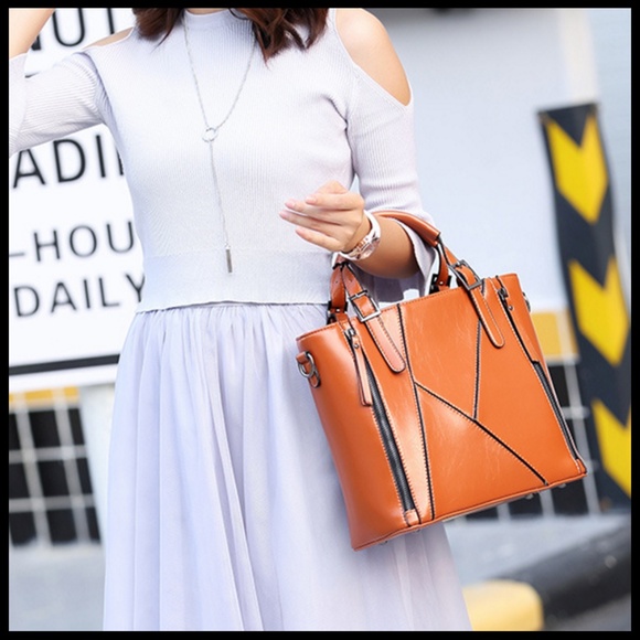 NEW CHAVA Tote Crossbody - Picture 8 of 8